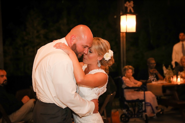 outdoor tennessee wedding, genys bridal gowns, genys florals