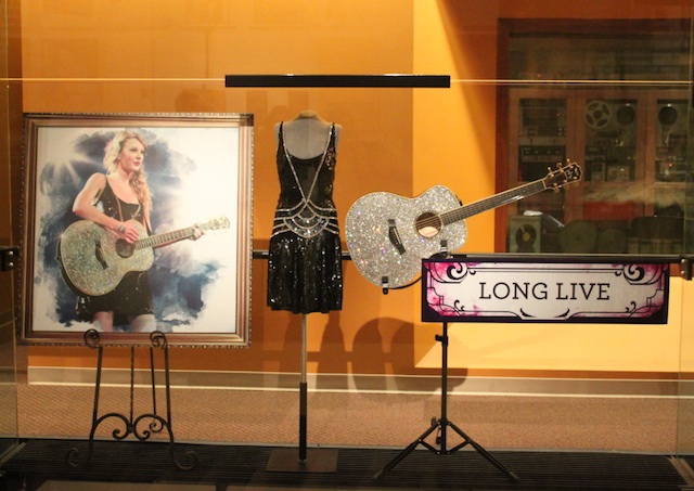 country music hall fame tour for weddings taylor swift exhibit
