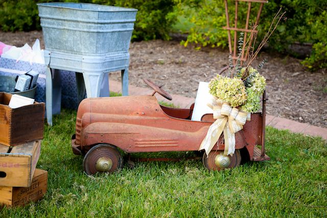 outdoor tennessee wedding, genys bridal gowns, genys florals