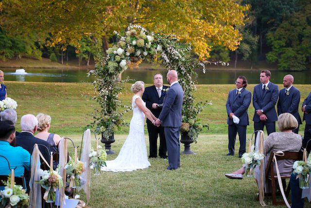 outdoor tennessee wedding, genys bridal gowns, genys florals