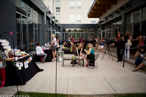 SATC2-Aloft-Hotel-Courtyard