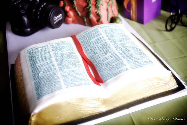 Nashville-wedding-cake-grooms