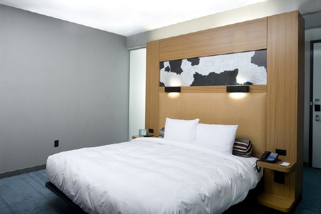 aloft hotel room 
