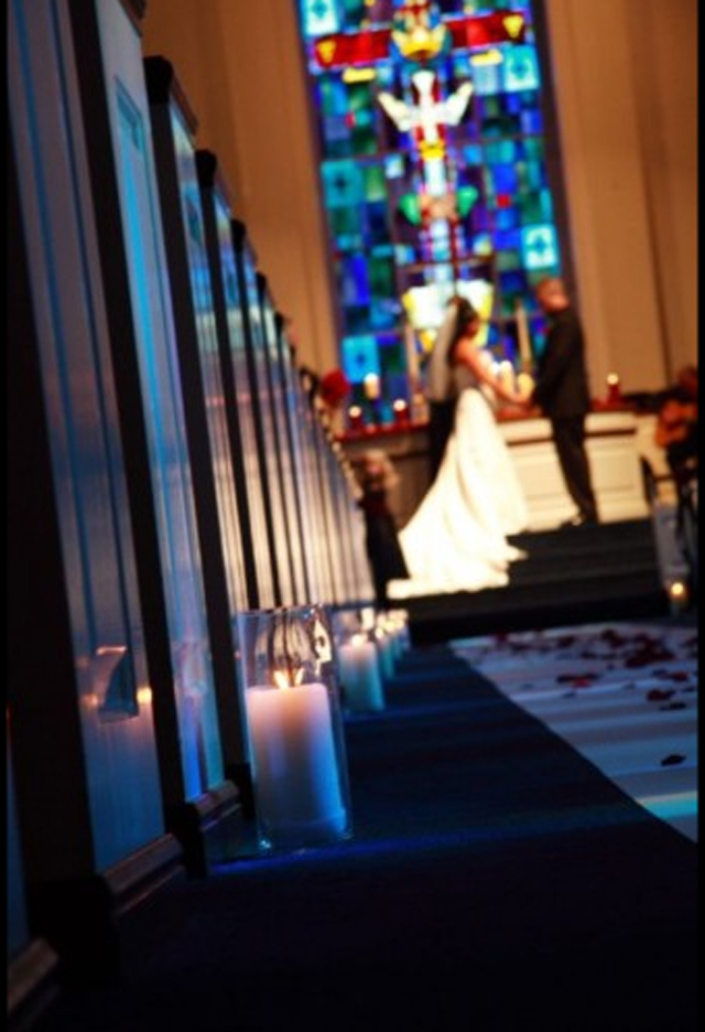 Music-City-Event-rose-petals-nashville-wedding