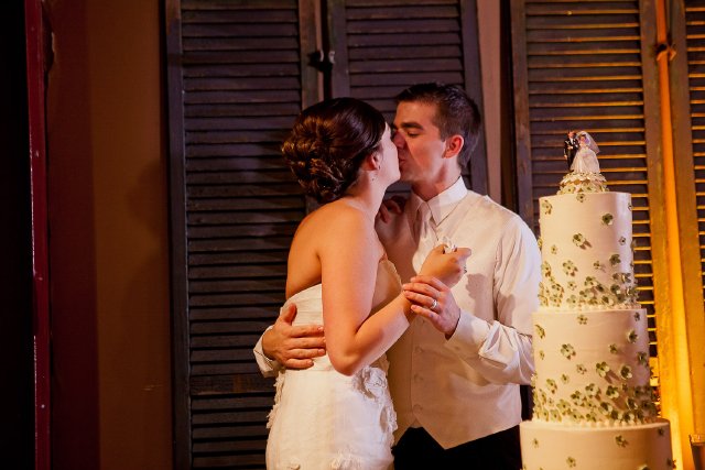 Nashville Event Space, downtown weddding, avenue, rustic romantic, cake