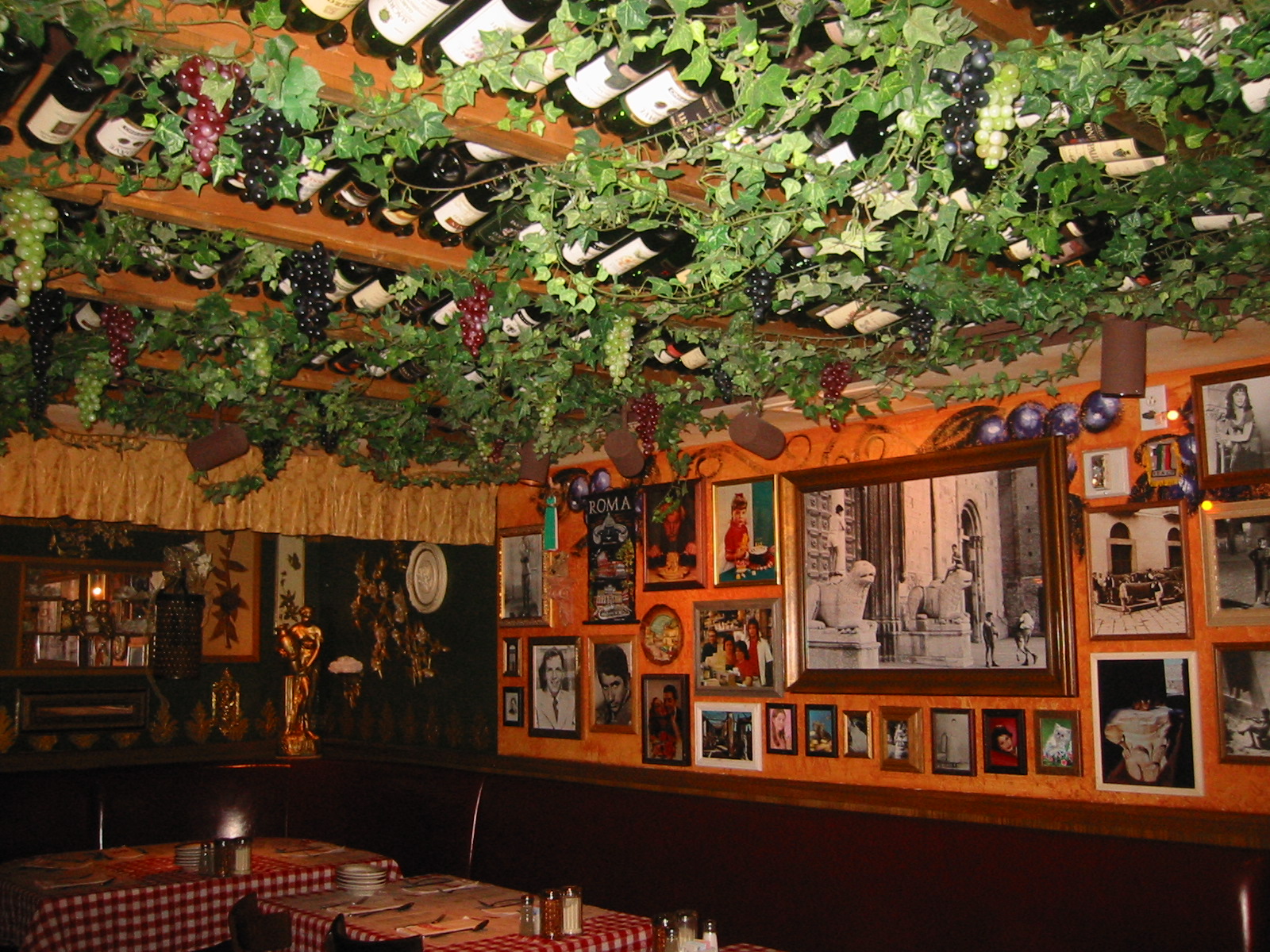 Buca di Beppo room