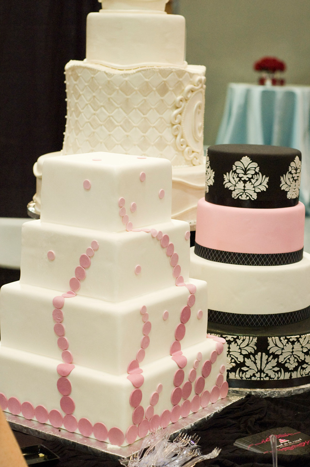 Crumb-de-la-crumb-whimsical-specialty-wedding-cakes