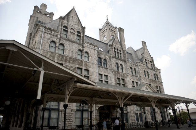 union station, downtown nashville, wedding, outside